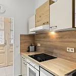 Modern Apartment Near City Center 1Br