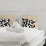 Modern Apartment Near City Center 1Br