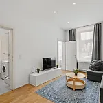 Modern Apartment Near City Center 1Br
