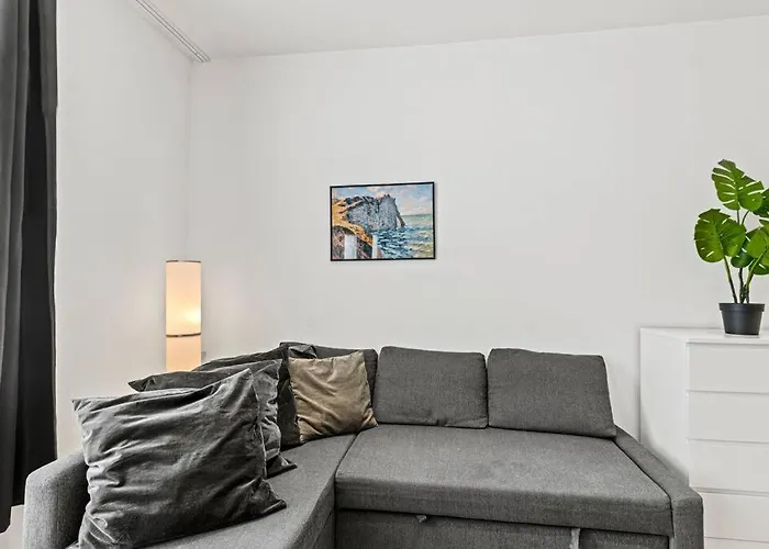 Modern Apartment Near City Center 1Br